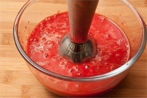 Клубничный Рахат-лукум.Ингредиенты: - 200 г замороженной клубники - 15 г быстрорастворимого желатина ... - 2