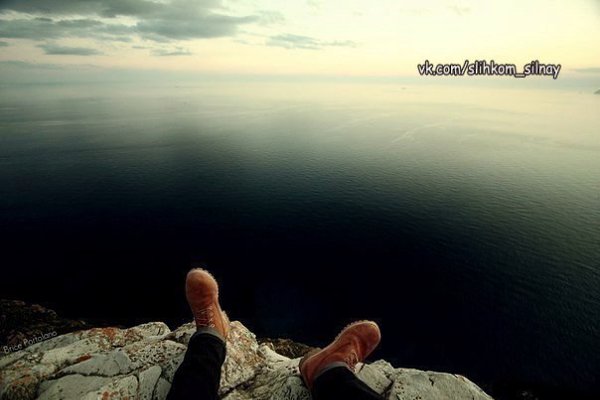 Не забывай, что ты не одинок: в самые тяжкие минуты рядом с тобой Бог. © Омар Хайям