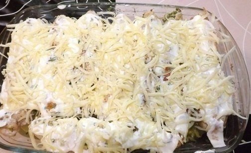 Куриные рулетики по-домашнему.Ингредиенты (на 8 порций):- Куриное филе- 8 шт грудки(1,5кг)- Сыр ... - 6