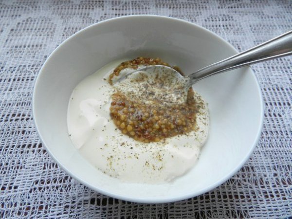 Салат с копченой колбасой и огурцами. Салат с копченой колбасой и огурцами - свежий и одновременно ... - 8