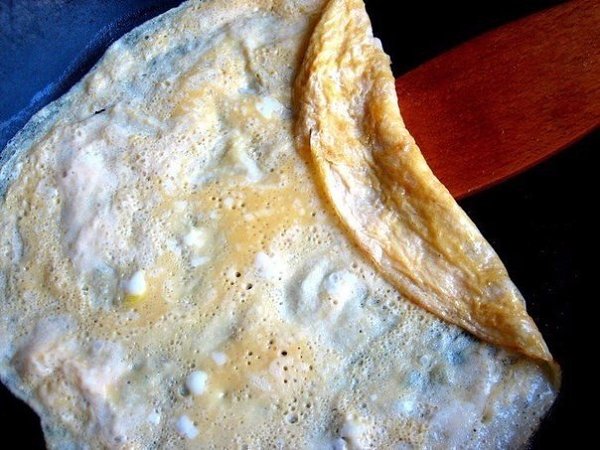 Яичный рулет.Ингредиенты:Яйца куриные — 3 шт. Соевый уксус — 1 ст. л.Рисовый уксус — 1 ч. л. Масло ... - 4