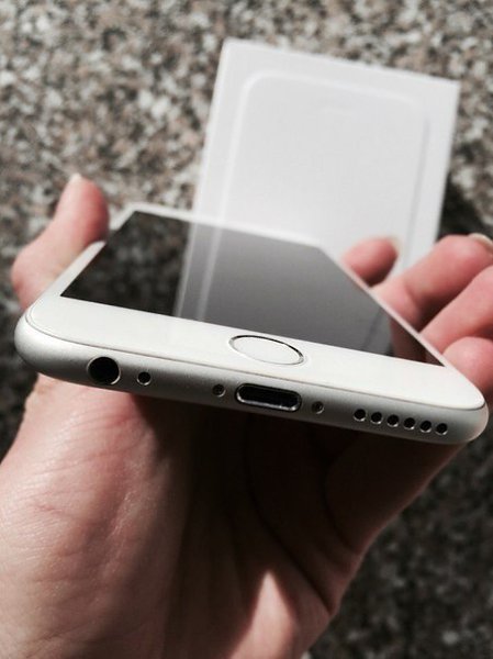 Месяц назад заказала себе копию iPhone 6s, через 6 дней я забрала его на почте) И вот решила ...