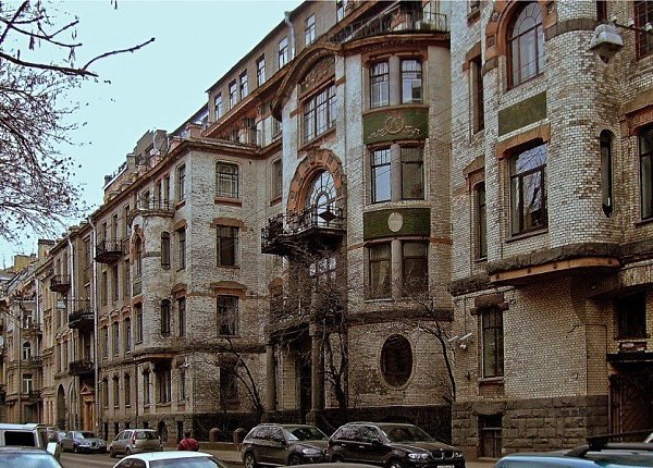 Легендарный дом Хренова — место прописки множества петербургских архитекторов.Красивый модерновый ...