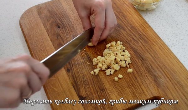 Жареный лаваш с колбасой и сыром. Это очень быстрая и простая закуска, которую можно приготовить на ... - 4