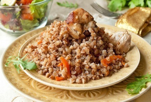 ТОП-9 ВКУСНЕЙШИХ БЛЮД С ГРЕЧКОЙ. .1. Гречка-по купечески ИНГРЕДИЕНТЫ: 300-400 гр. мяса 1 стакан ...