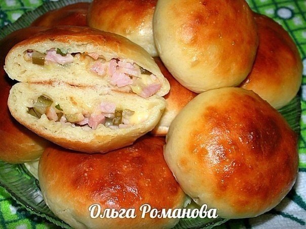 Булочки с начинкой пиццы.Автор: Ольга РомановаКефир - 1 стакан (тёплый )Яйцо - 1 шт Соль - 1 чайная ...