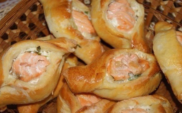 Пирожки, как у бабушки: 5 простых рецептов.1. Печеные пирожки с творогомИнгредиенты:для теста: кефир ... - 2