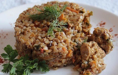 ТОП-9 ВКУСНЕЙШИХ БЛЮД С ГРЕЧКОЙ. .1. Гречка-по купечески ИНГРЕДИЕНТЫ: 300-400 гр. мяса 1 стакан ... - 3