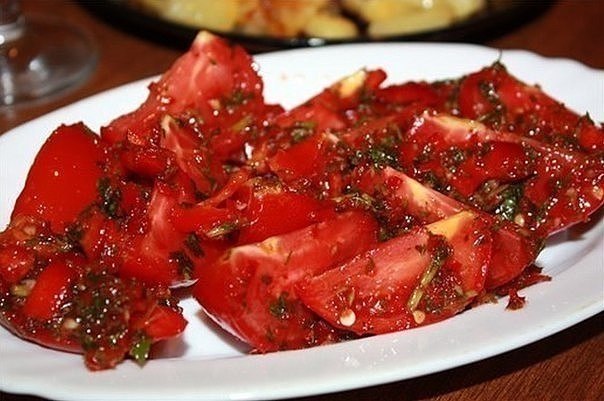 Помидоры по-корейски.На следующий день еще вкуснее! Вам потребуется:2 кг помидор порезать крупно ...