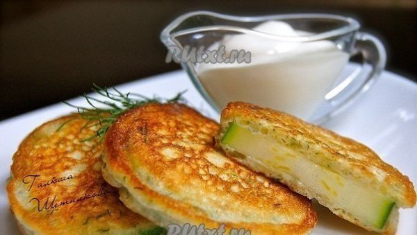 КАБАЧКИ ЖАРЕНЫЕ В КЛЯРЕ .ИНГРЕДИЕНТЫ: кабачки (лучше молодые) - 1 шт.; мука - 1 стакан; сметана - 6 ...