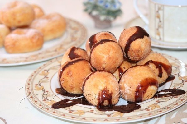 Творожные шарики и пончики.Очень вкусный десерт!Ингредиенты:на 360-400 г. творога —3 яйца;3 ст.л. ...