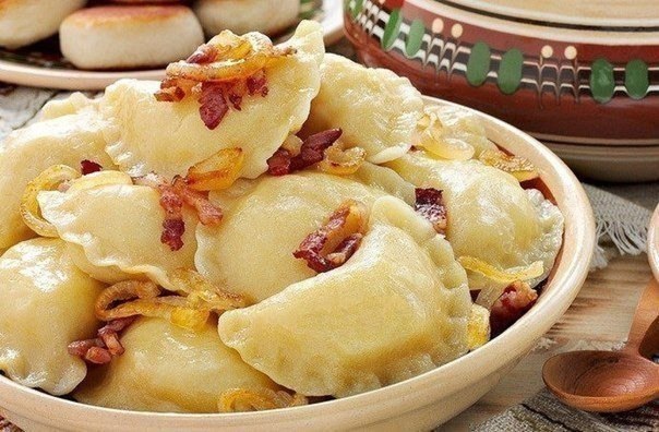 ВАРЕНИЧКИ....пальчики оближете:)Для теста:· 1 стакан горячей воды· 2 ст. л. жирной сметаны· 1 ст. л. ...