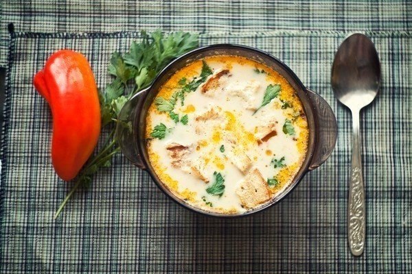 Сырный суп по-французски. Ингредиенты: Филе курицы — 400–500 г Плавленый сыр — 200 г Картофель — ...