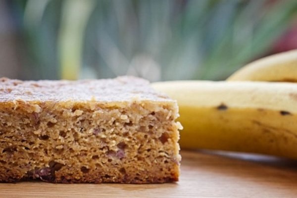 Протеиново-банановый хлеб с кусочками шоколада.Сладкая, но низкоуглеводная выпечка, которую можно ...