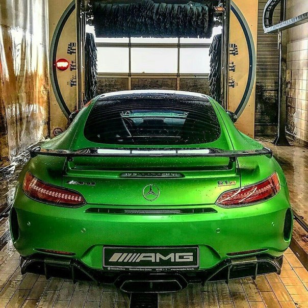 Mercedes-AMG GT R