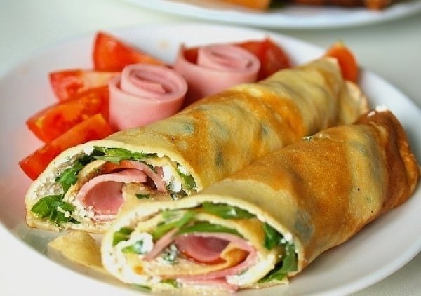 15 самых вкусных начинок для блинчиков. . 1. Блины с начинкой из яиц Состав: 4 яйца, 50 гр. зеленого ...