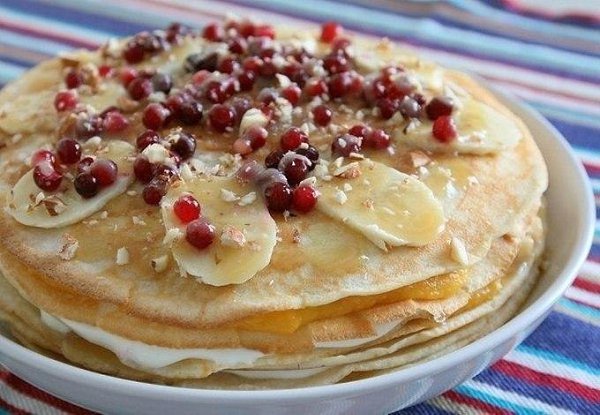 Блинный пирог с тремя начинками. Ингредиенты для блинов: 170 гр муки 3 яйца 200 гр сметаны 20-25% ...