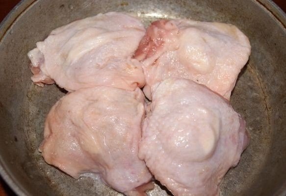 Куриные бедра в картофельном кольце.Готовить это блюдо легко и быстро. Но его прелесть не в этом. И ... - 4