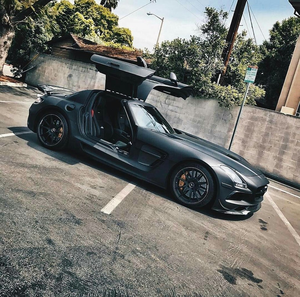 Mercedes-Benz SLS AMG