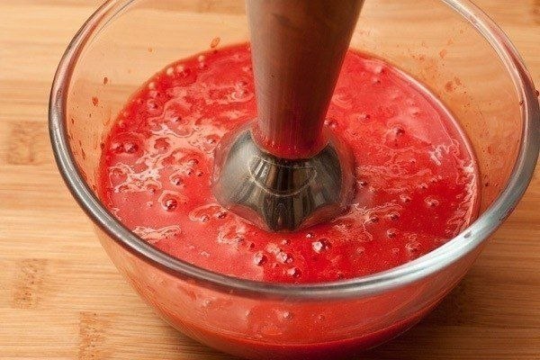 Клубничные облака.Ингредиенты:200г замороженной клубники15г быстрорастворимого желатина150г сахарной ... - 2
