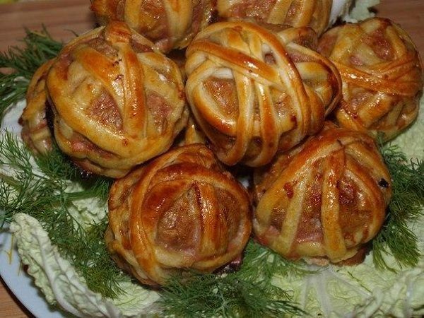 Мясные клубочки.нам понадобятся:Не жирная свинина — 500 грЛук — 1 штБолгарский перец — 1 штЯйцо — 3 ...