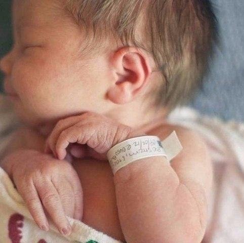 Сколько бы времени ни прошло, каждая мама будет помнить свою первую встречу с малышом.