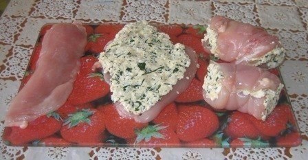 Рулет из куриного филе с творогом. Ингредиенты: -Филе куриное – 500 грамм, -творог (5% жирности) – ... - 3