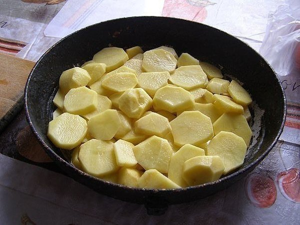 Овощная запеканка. Ингредиенты: картофель 6 средних шт. лук реп. 2 шт грибы бел. 100 гр (у меня было ... - 2