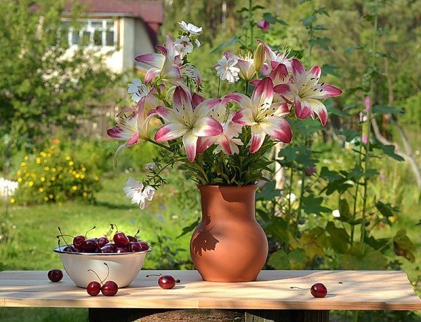 Какое слово сладкое – И*Ю*Н*Ь ! В нём вкус черешен, аромат клубники… А на проблемы и печали - плюнь! ...