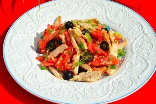 Легкий салат из курицы с оливковым маслом.Время приготовления данного салата – 15 ...