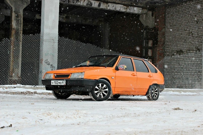 Цифра 9 из фруктов. Оранжевые цифры. Цифра 9. Оранжевая 9. Девять на белом фоне.