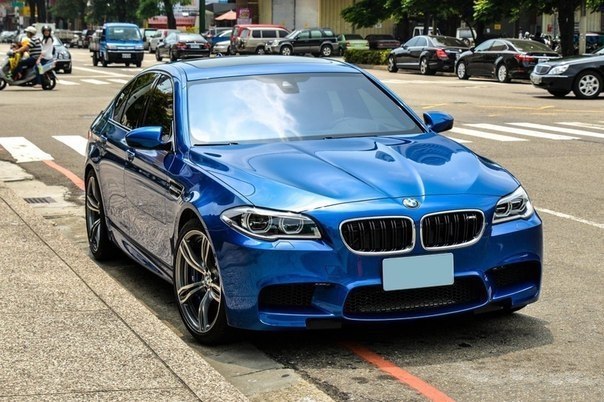 BMW M5 (F10) Monte Carlo Blue metal