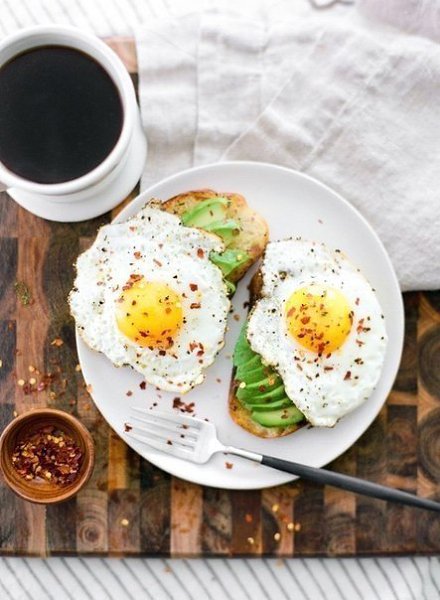 #завтрак@.Что есть на завтрак 10 вкусных и полезных вариантов: 1. Овсянка, сэр! Овсянка издавна ... - 2