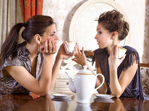 - Скажи, Ленка, в тебе есть ну хоть что-то хорошее? - Аппетит у меня хороший...)