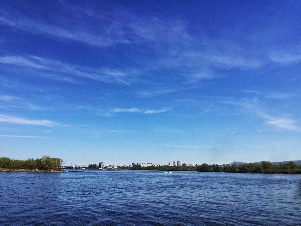 Сегодня нам обещают немного облаков и тепло. Днём будет +20, ... | Я ...