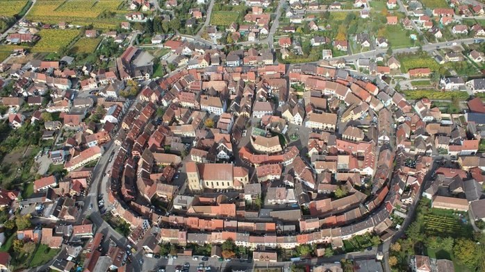   (Eguisheim) -   , .    . ...