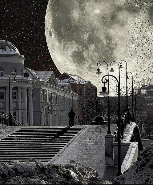 Жизнь - обман с чарующей тоскою, Оттого так и сильна она, Что своею грубою рукою Роковые пишет ...