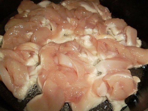 Гуляш из куриного филе.Ингредиенты:филе куриное - 500 - 600 гморковь - 1 шт.лук - 1-2 шт.чеснок - 1 ... - 7