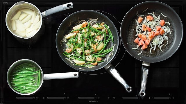 Ассорти из зеленой фасоли, помидоров и картофеля.ИНГРЕДИЕНТЫ300 г зеленой фасоли300 г картофеля2 ...