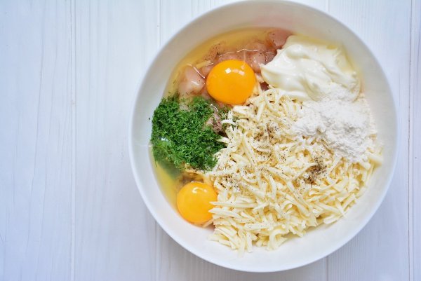 Рубленые куриные котлетки с сыром.Необычный способ приготовить куриную грудку, который реально ... - 6