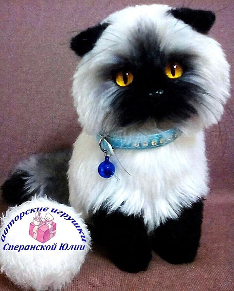 #игрушки@fan_handmade.Авторская каркасная игрушка КОШЕЧКА БАСЯ.Связана спицами из пушистой пряжи. ...