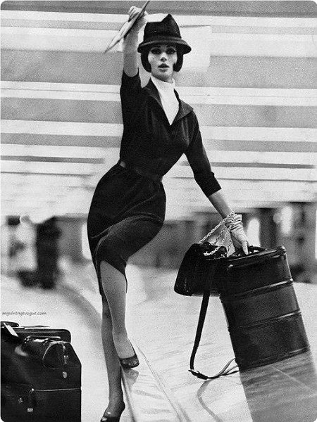Симoнa Д'Aллeнкуp для жуpнaлa Harper’s Bazaar, 1961 г. Фoтo: Лиллиaн Бaссмaн