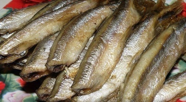 Мойва в фольге и в духовке. 1 кг мороженой мойвы специи: 1 ч. л. соли, базилик, черный перец, укроп, ...