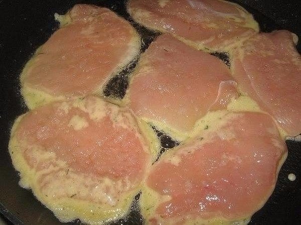 Куриные отбивные в кляре с сыром. Ингредиенты: 1 крупная куриная грудка 150 гр твердого сыра 2 яйца ... - 2