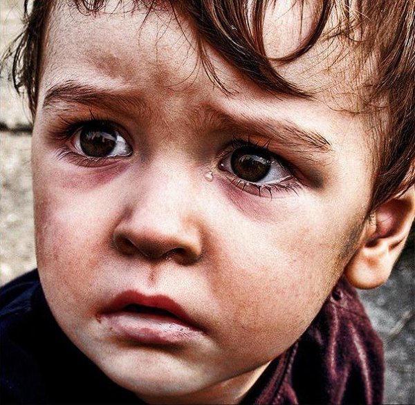 Сейчас мне всего лишь годик.И я заболел немного… По комнате мама ходит И просит о чём-то Бога… Я ...