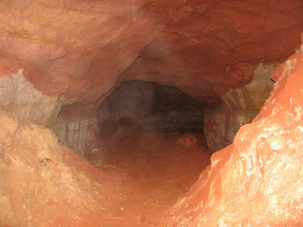 Саблинские пещеры, Тосненский район. Это бывшие шахты, где добывали кварцевый песок, который ...