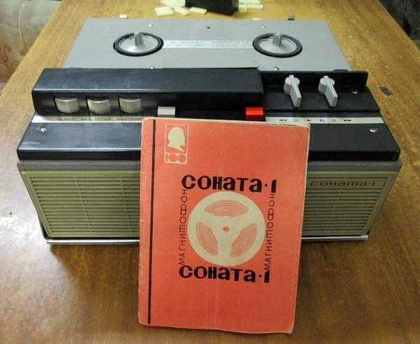 Катушечный магнитофон \»Соната-1\" с 1967 года выпускал Великолукский радиозавод. Он ...
