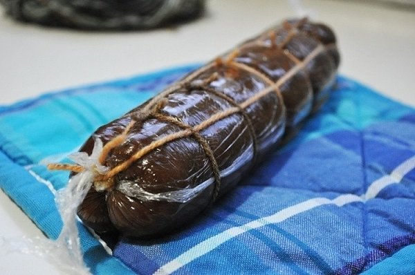 Кондитерская колбаска.Ингредиенты:Масло сливочное — 1 пачкаСахар — 1 стак.Какао — 2 ст. л.Молоко — ... - 9