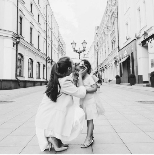 Вот бы здорово было, если бы у всех деток, болезни лечились одним поцелуем мамы.