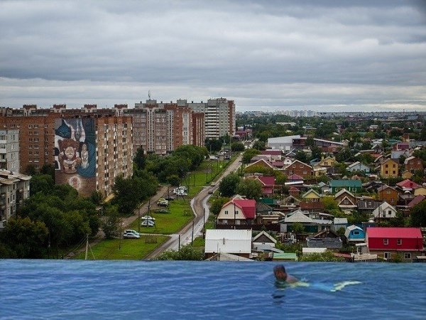 Все мы видели пафосные фотографии в открытых бассейнах с шикарным видом на город. А что было, если ... - 3